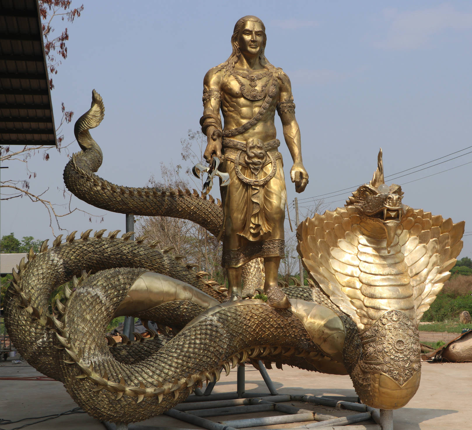 พระพุทธรูปปั้นมือ